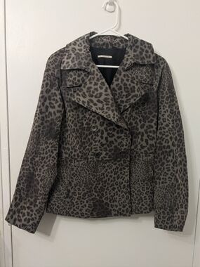 Gray Leopard Print Double-Breasted Cropped Trench Coat / Rain Coat by T Tahari